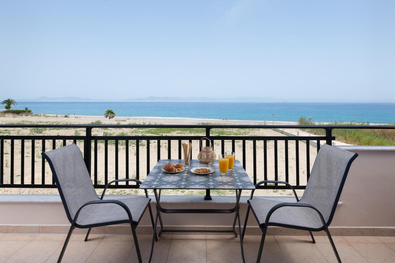 White&Blue Luxury Suites Ialysós Eksteriør bilde