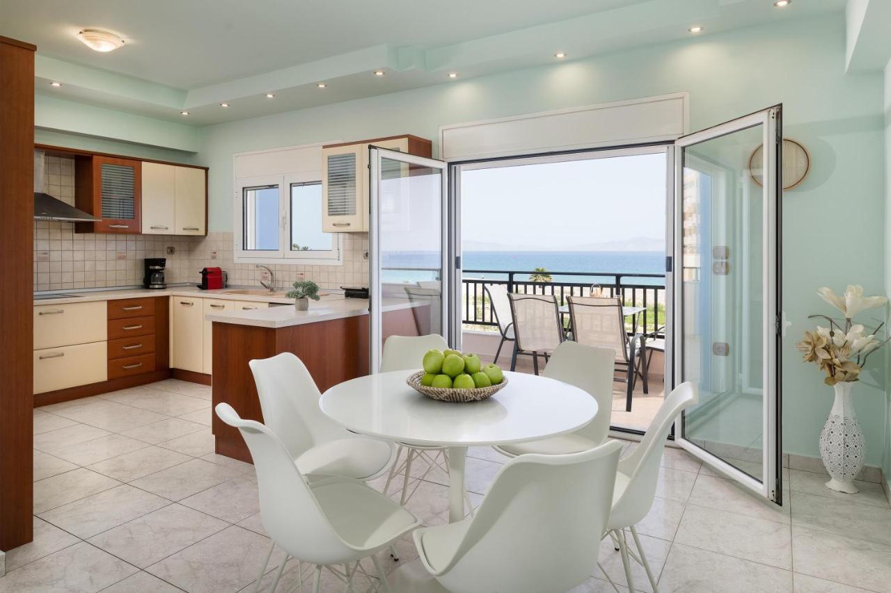 White&Blue Luxury Suites Ialysós Eksteriør bilde