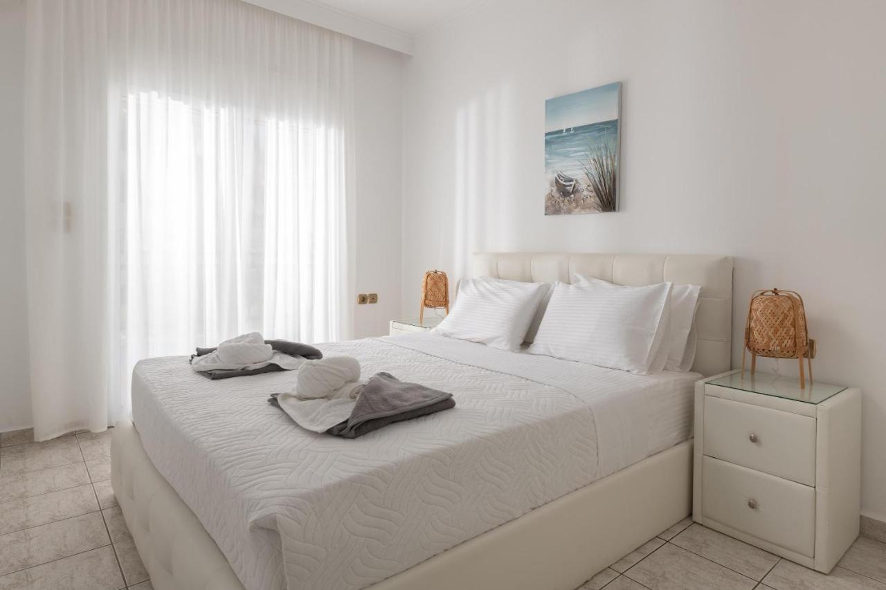 White&Blue Luxury Suites Ialysós Eksteriør bilde