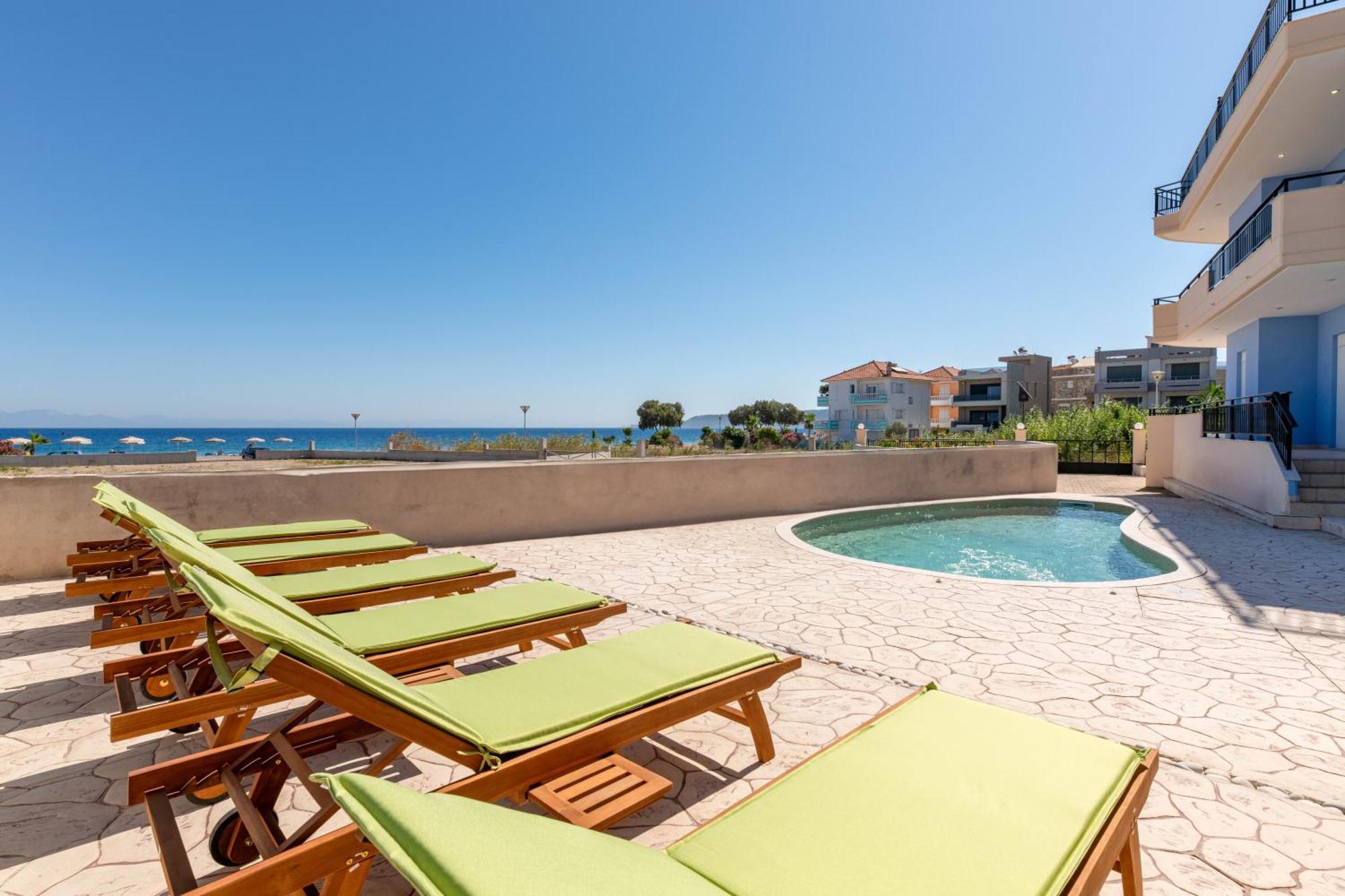 White&Blue Luxury Suites Ialysós Eksteriør bilde