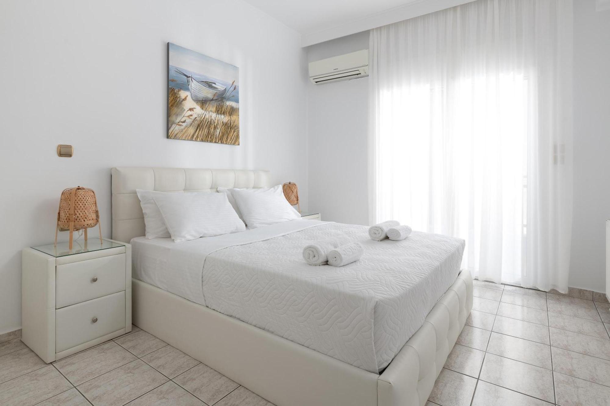 White&Blue Luxury Suites Ialysós Eksteriør bilde