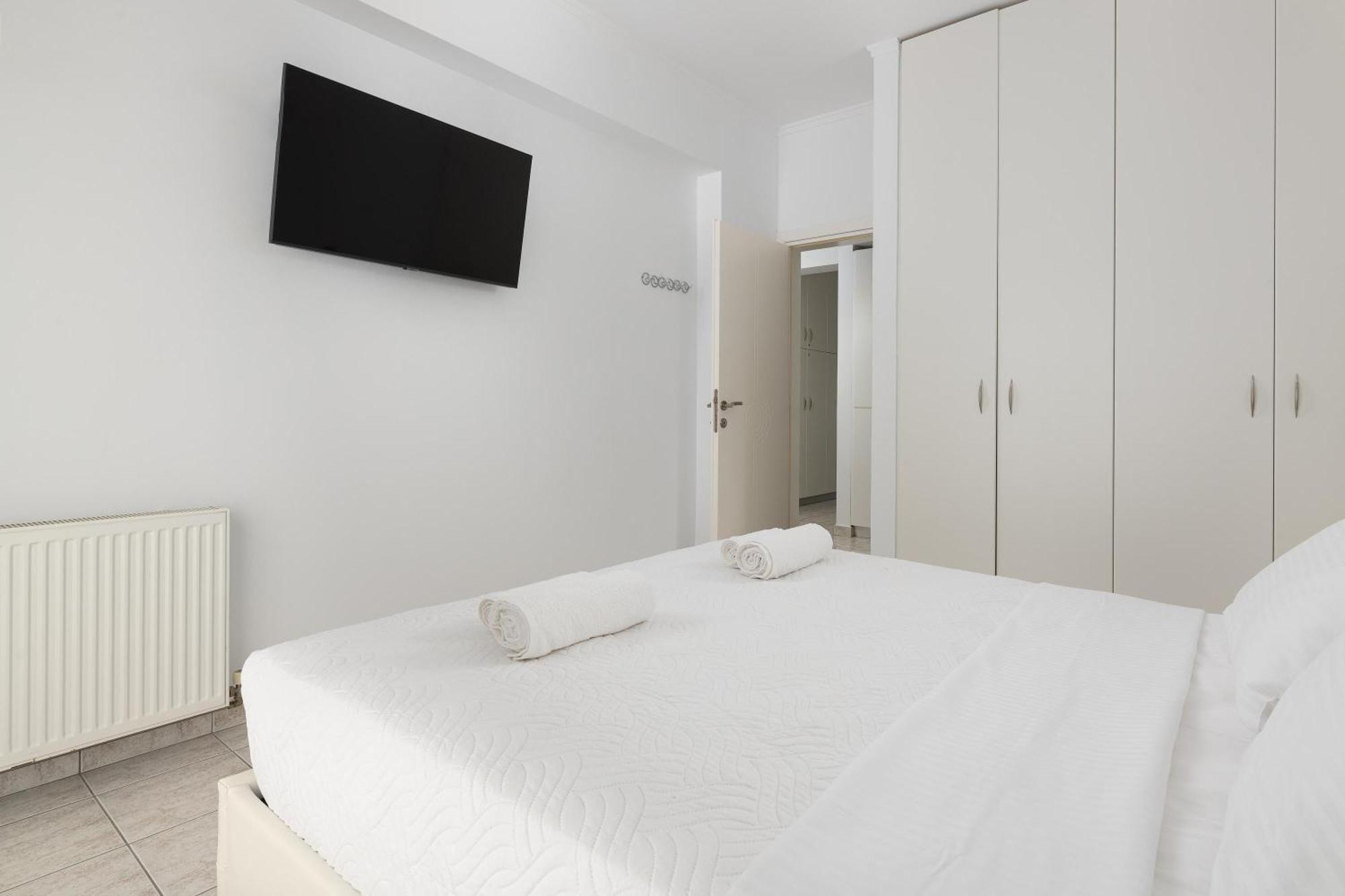 White&Blue Luxury Suites Ialysós Eksteriør bilde