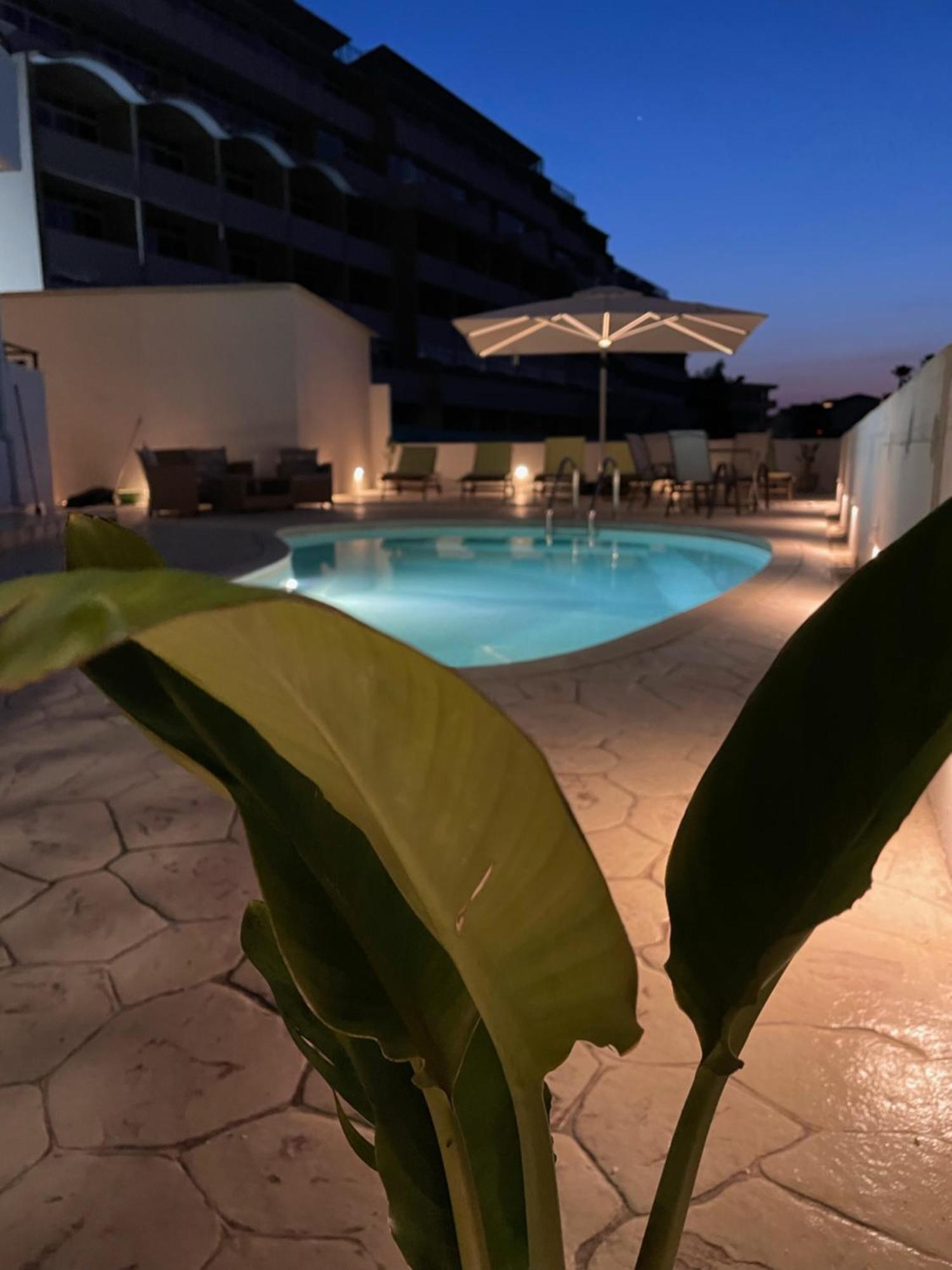 White&Blue Luxury Suites Ialysós Eksteriør bilde