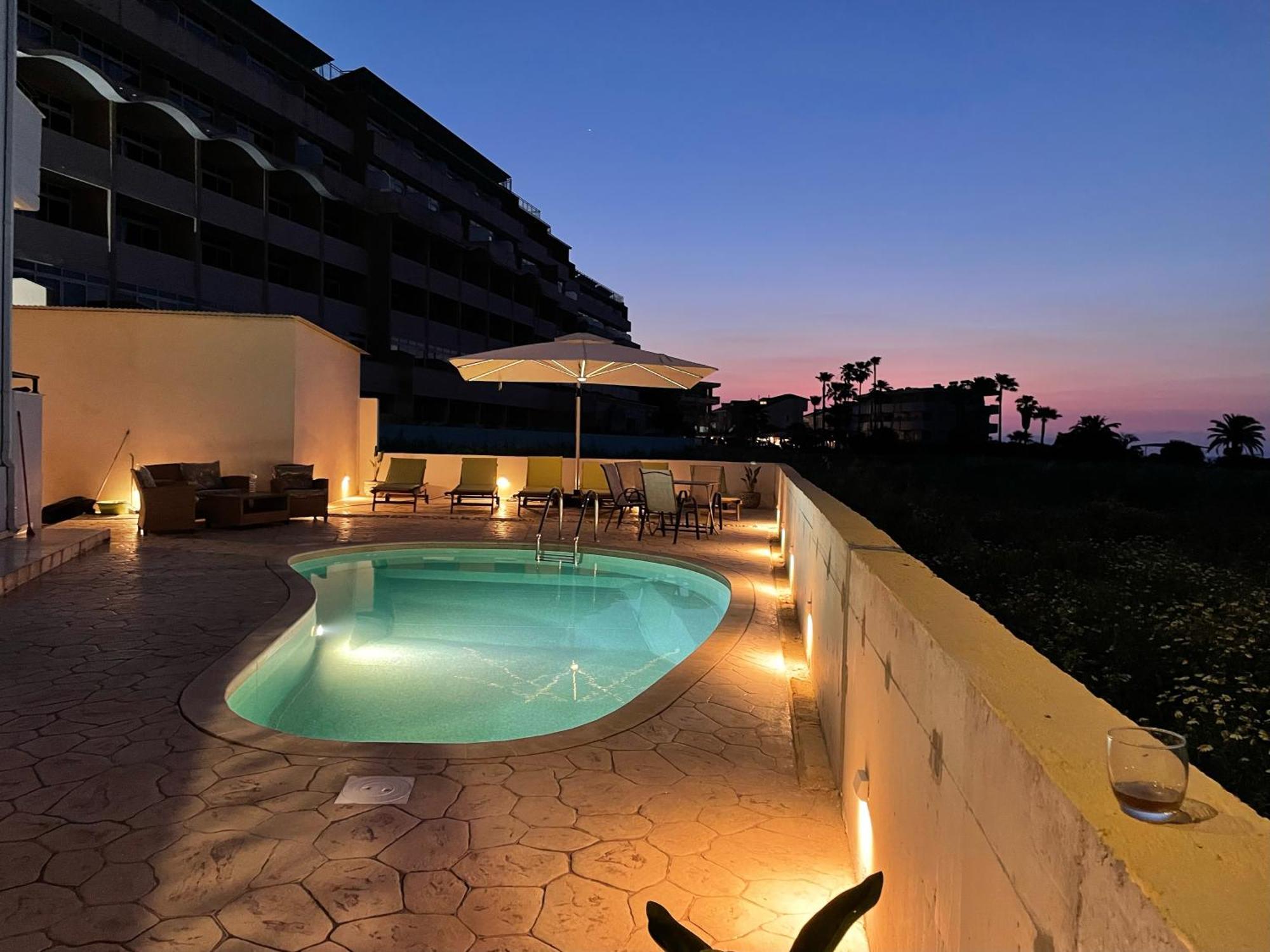 White&Blue Luxury Suites Ialysós Eksteriør bilde